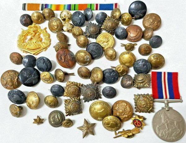 WW2 AUSTRALIAN AIF UNIFORM BUTTONS COLOUR MEDALS BARS BADGE LOT