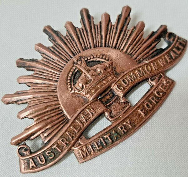 AUSTRALIAN ANZAC WW1 & WW2 RISING SUN UNIFORM HAT OR CAP BADGE LUKE