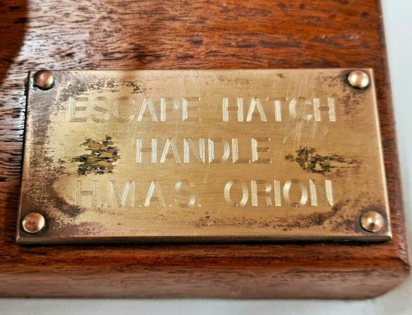 POST WW2 AUSTRALIAN NAVY SUBMARINE HMAS ORION METAL WOOD ESCAPE HATCH HANDLE - Image 5