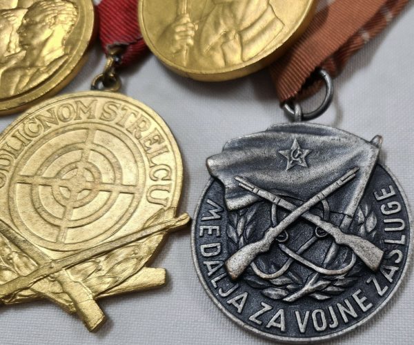 POST WW2 CCCP YUGOSLAVIA ARMY SET OF MILITARY MEDALS - Image 3