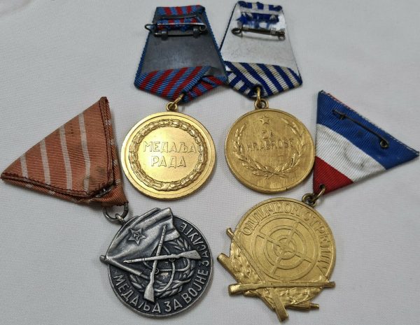 POST WW2 CCCP YUGOSLAVIA ARMY SET OF MILITARY MEDALS - Image 4