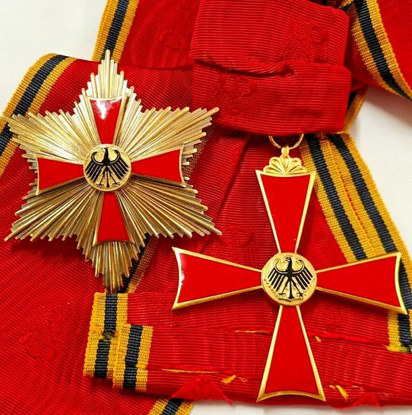 POST WW2 WEST GERMANY ORDER OF MERIT FEDERAL REPUBLIC GRAND CROSS MEDAL & BADGE