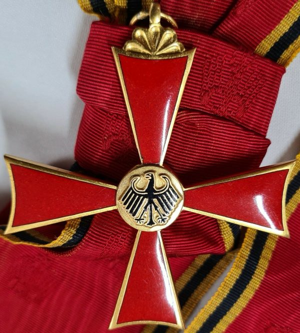 POST WW2 WEST GERMANY ORDER OF MERIT FEDERAL REPUBLIC GRAND CROSS MEDAL & BADGE - Image 6