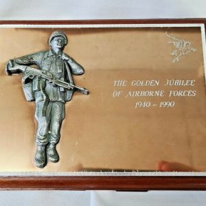 VINTAGE POST WW2 BRITISH ARMY PARACHUTE REGIMENT PLAQUE