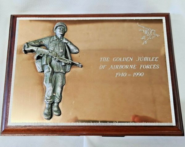 VINTAGE POST WW2 BRITISH ARMY PARACHUTE REGIMENT PLAQUE