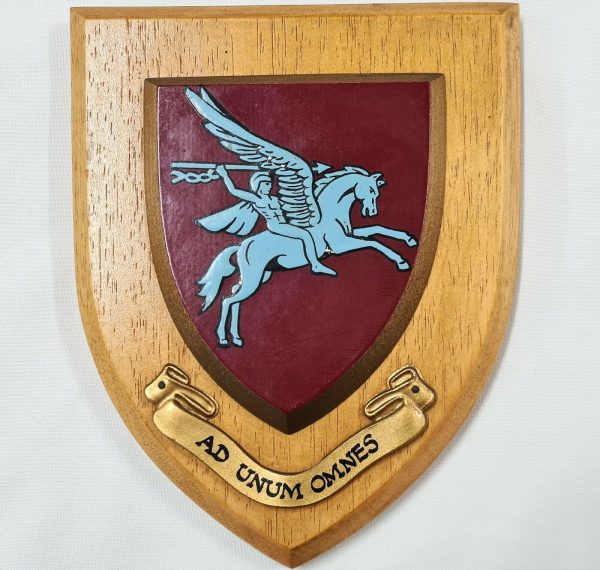VINTAGE POST WW2 BRITISH ARMY PARACHUTE REGIMENT WOODEN WALL PLAQUE