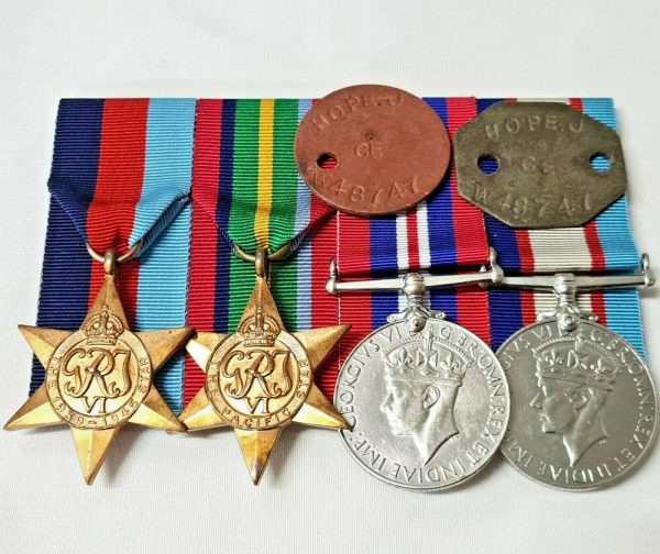 WW2 AUSTRALIAN ARMY PACIFIC MEDAL GROUP & DOG TAGS W48747 JOHN HOPE