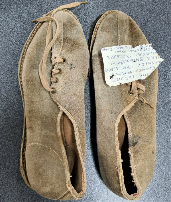 WW2 ERA AUSTRALIA ARMY NURSES UNIFORM REEF SHOES WX34444 ELLEN FULLARTON