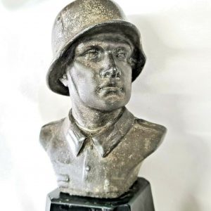 WW2 GERMAN ARMY SOLDIER STATUE ON MARBLE BASE DESK ORNAMENT