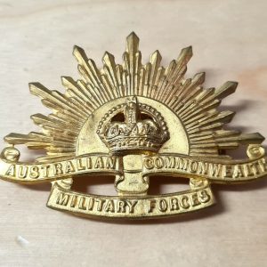 WW2 VINTAGE AUSTRALIAN ARMY 19TH LIGHT HORSE 1930-42 UNIFORM CAP BADGE AIF