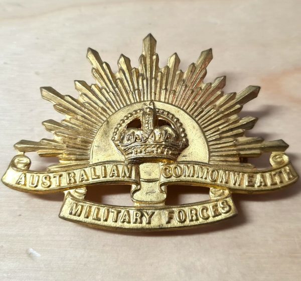 WW2 VINTAGE AUSTRALIAN ARMY 19TH LIGHT HORSE 1930-42 UNIFORM CAP BADGE AIF
