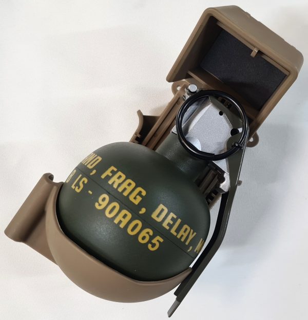 REPLICA M67 US AUSTRALIAN ARMY TOY 'BALL' GRENADE COSPLAY with holder , Tan