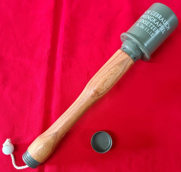 REPLICA WW2 GERMAN STICK GRENADE POTATO MASHER WITH SCREW BASE & PULL TAG - Image 2