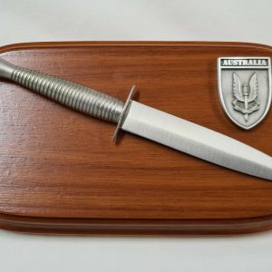 AUSTRALIAN ARMY SPECIAL AIR SERVICE REGIMENT DAGGER & BADGE DESK PLAQUE