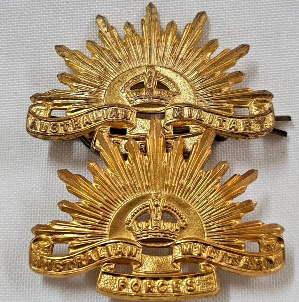 POST WW2 KOREAN WAR ERA AUSTRALIAN ARMY RISING SUN UNIFORM COLLAR BADGE AIF LUKE