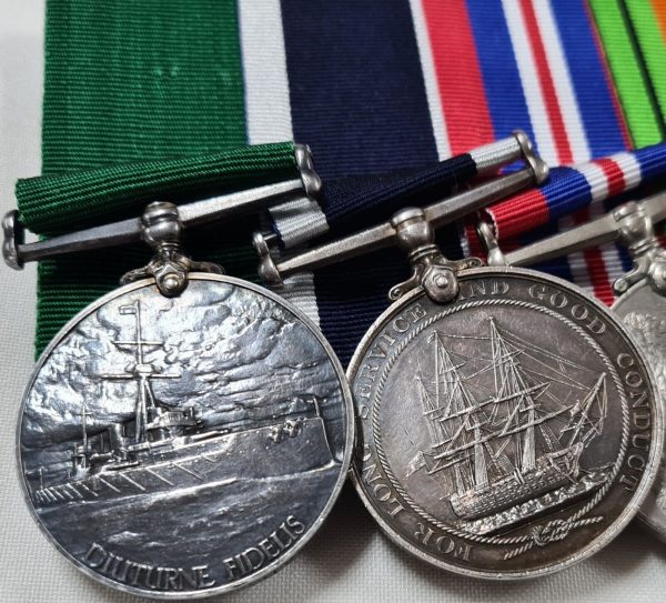 UNDERAGE SOLDIER & ROYAL MARINE WW1 & WW2 MEDALS 25112 S READ & FATHER NAVY - Image 10