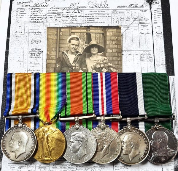 UNDERAGE SOLDIER & ROYAL MARINE WW1 & WW2 MEDALS 25112 S READ & FATHER NAVY