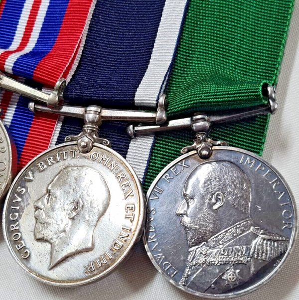 UNDERAGE SOLDIER & ROYAL MARINE WW1 & WW2 MEDALS 25112 S READ & FATHER NAVY - Image 5