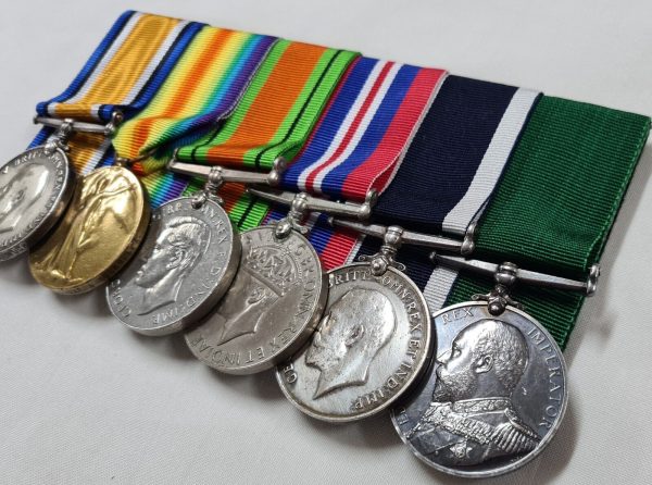 UNDERAGE SOLDIER & ROYAL MARINE WW1 & WW2 MEDALS 25112 S READ & FATHER NAVY - Image 4