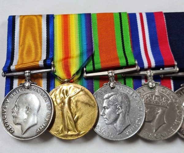 UNDERAGE SOLDIER & ROYAL MARINE WW1 & WW2 MEDALS 25112 S READ & FATHER NAVY - Image 3