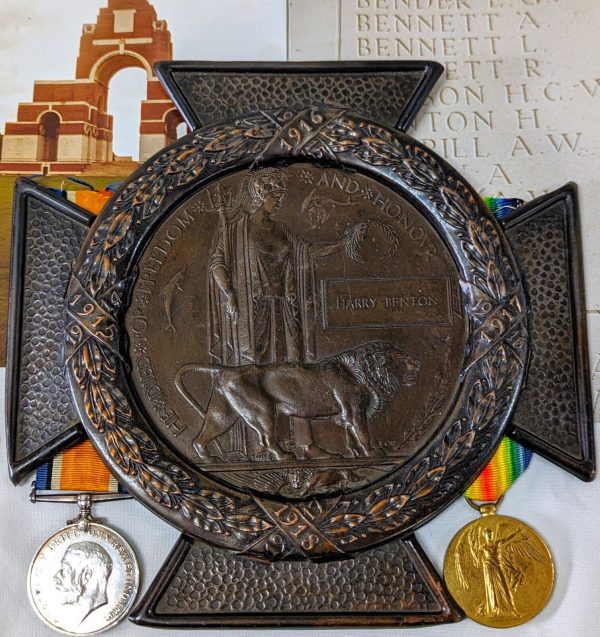 WW1 KILLED IN ACTION MEDALS & PLAQUE 5468 HARRY BENTON 7TH MIDDLESEX SOMME 1916