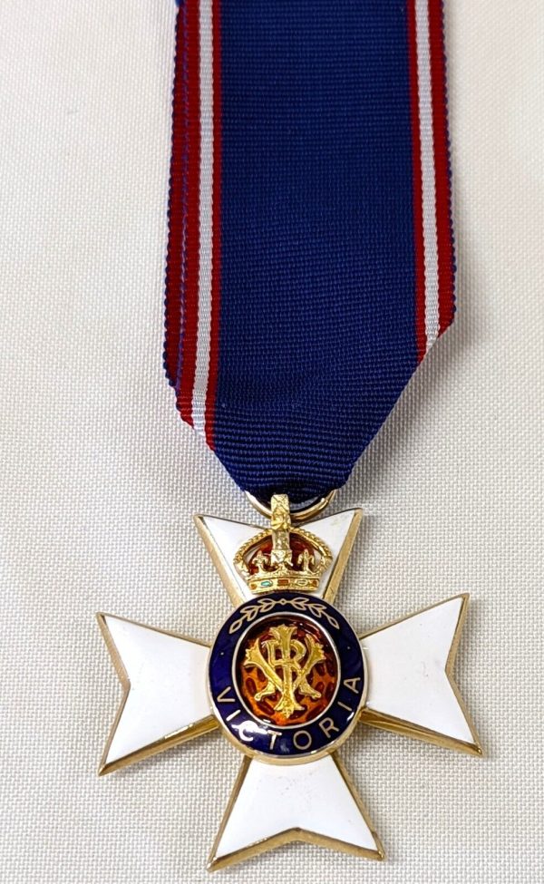 RARE ROYAL VICTORIAN ORDER 4TH CLASS LIEUTENANTS BREAST BADGE MEDAL #3327 RVO - Image 2