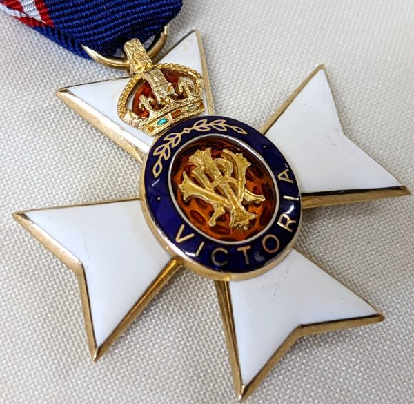 RARE ROYAL VICTORIAN ORDER 4TH CLASS LIEUTENANTS BREAST BADGE MEDAL #3327 RVO - Image 3