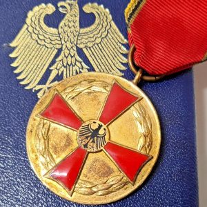 CASED WEST GERMANY ORDER OF MERIT MEDAL BY C E JUNKER BERLIN FEDERAL REPUBLIC