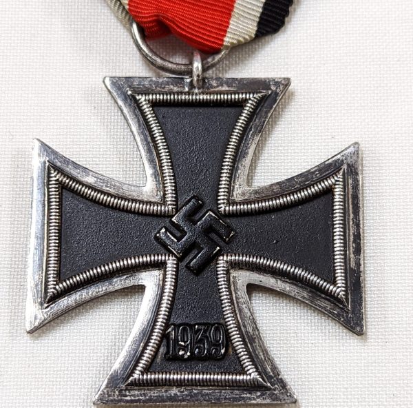 WW2 GERMAN IRON CROSS 2ND CLASS BY E. FERD. WIEDMANN, FRANKFURT AM MAIN #19