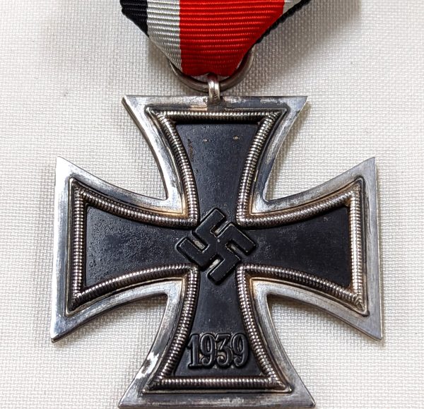 WW2 GERMAN IRON CROSS 2ND CLASS BY HERMANN AURICH, DRESDEN #113 - Image 3