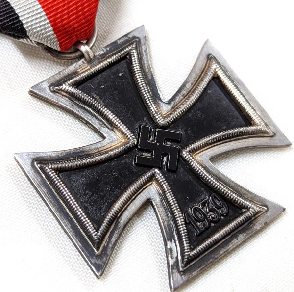 WW2 GERMAN IRON CROSS 2ND CLASS BY HERMANN AURICH, DRESDEN #113