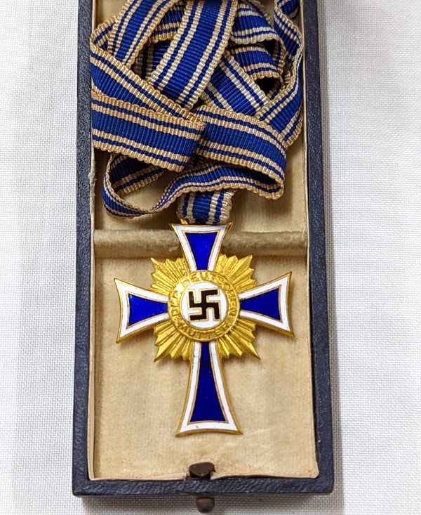 WW2 NAZI GERMANY MOTHERS CROSS IN GOLD WITH PRESENTATION CASE BY W. PALA, GABLONZ - Image 2