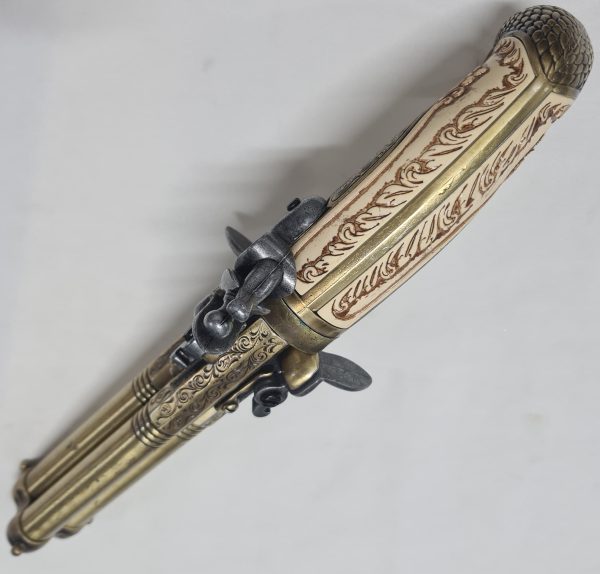 DENIX FRENCH REVOLVING TRIPLE BARREL FLINTLOCK PISTOL FRANCE 18THc. ENGRAVED WITH EAGLE HEAD - Image 7