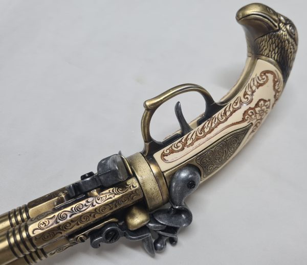 DENIX FRENCH REVOLVING TRIPLE BARREL FLINTLOCK PISTOL FRANCE 18THc. ENGRAVED WITH EAGLE HEAD - Image 4