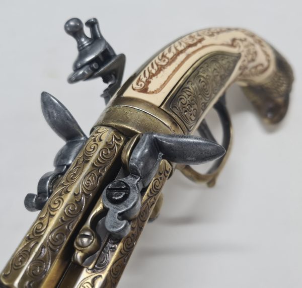 DENIX FRENCH REVOLVING TRIPLE BARREL FLINTLOCK PISTOL FRANCE 18THc. ENGRAVED WITH EAGLE HEAD - Image 3