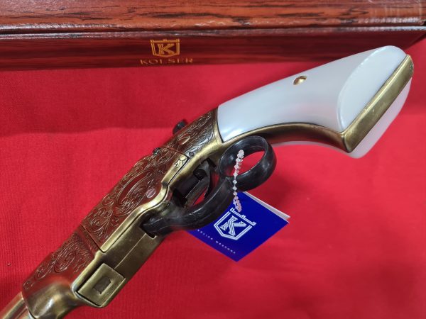 1854 WESTERN LEVER ACTION REPEATER VOLCANIC PISTOL IN ANTIQUE BRASS FINISH WITH FAUX PEARL GRIPS - REPLICA KOLSER GUN - Image 5