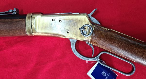 KOLSER WESTERN LEVER ACTION REPLICA RIFLE WINCHESTER WITH LADDER SIGHT USA 1892 BRONZE WITH FAUX WOOD HANDLE & STOCK - Image 3