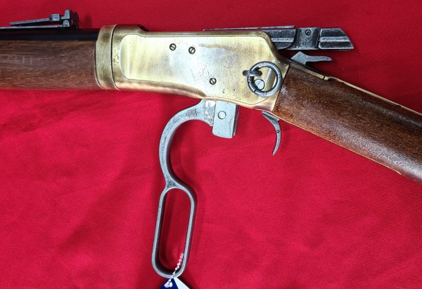 KOLSER WESTERN LEVER ACTION REPLICA RIFLE WINCHESTER WITH LADDER SIGHT USA 1892 BRONZE WITH FAUX WOOD HANDLE & STOCK - Image 4