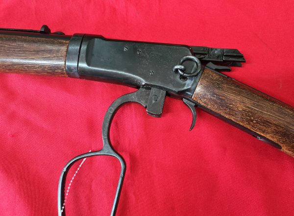 KOLSER WESTERN LEVER ACTION REPLICA RIFLE WINCHESTER CARABINE USA 1892 BLACK WITH FAUX WOOD HANDLE & STOCK - SHORT BARREL - Image 4