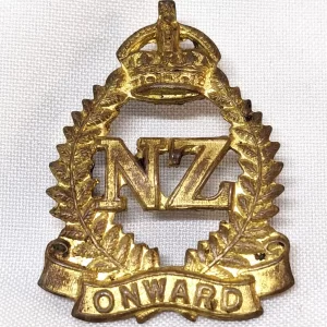 WW1 - WW2 New Zealand Army uniform cap badge