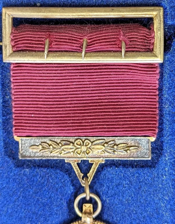 Rare cased replica New Zealand Cross (1869) 1956 produced limited edition medal - Image 5