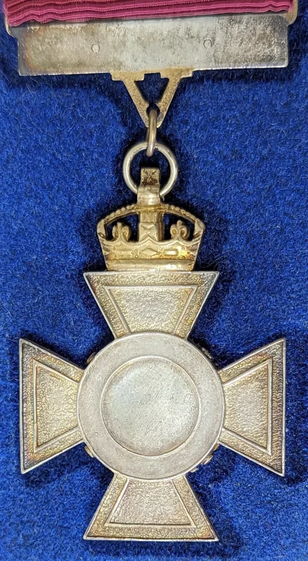 Rare cased replica New Zealand Cross (1869) 1956 produced limited edition medal - Image 7