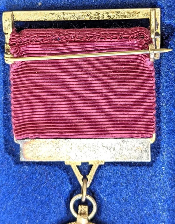 Rare cased replica New Zealand Cross (1869) 1956 produced limited edition medal - Image 9